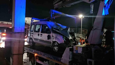 Küçükçekmece'de Kaza: İki Yaralı