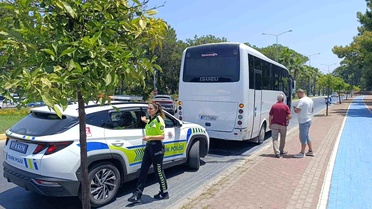 Antalya'da Motosiklet Kazası: Sürücü Yaralandı