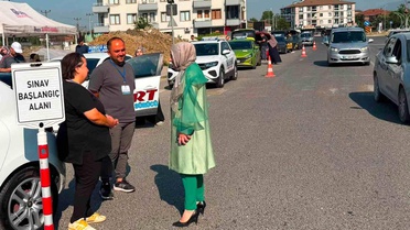 Düzce'de Sürücü Adayları Direksiyon Sınavında