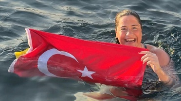 Ultra maraton yüzücüsü Aysu Türkoğlu, Tsugaru Kanalı'nı geçen en genç Türk oldu