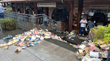 Üsküdar'da sağanak: Sahaflar Çarşısı'nda kitap felaketi
