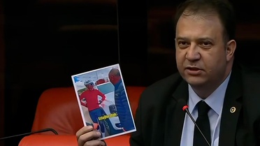 Vekil 'Milletin içinde tayt giyiyor' dedi, validen böyle yanıt geldi