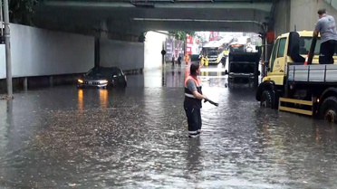 Zincirlikuyu'da Su Baskını, Trafik Kilitlendi