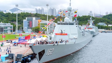 Çin Donanması Hong Kong'da