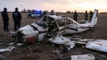 Arjantin'de eğitmen pilot kokpitten düştü, uçağı öğrenci pilot indirdi