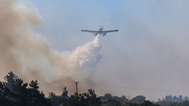 Balıkesir'de Orman Yangını Kontrol Altına Alınmaya Çalışılıyor