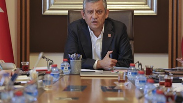 Bir ilk yaşanıyor! İşte Özgür Özel'in masasındaki anket sonuçları