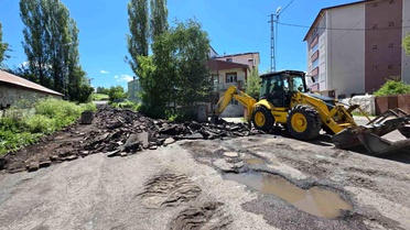 Bozulan Asfalt yollar baştan sona yenileniyor
