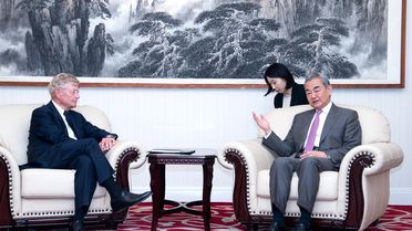 Wang Yi'den İsveç'e Pragmatik Politika Çağrısı