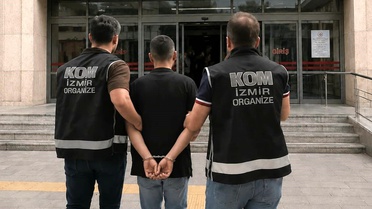 İzmir'de Ruhsatsız Silah Operasyonu