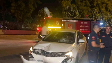 Otomobil ile motosiklet kafa kafaya çarpıştı