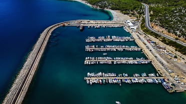Antalya Balıkçı Barınağı'nda Yoğun Tekne Trafiği