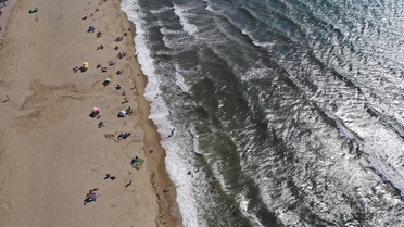 Kuşadası'nda Tehlikeli Dalgalar