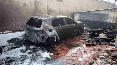 Batman'da park halindeki 3 otomobil alev topuna döndü