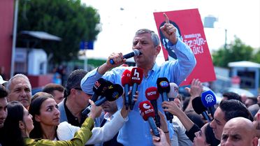 Özgür Özel: Ekrem İmamoğlu'nun Yanındayız