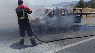 Lice'de Ticari Araç Alev Aldı