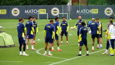 Fenerbahçe Yağmur Altında Antrenman Yaptı