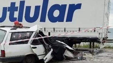 Giresun'da TIR'a çarpan otomobilde bir ölü