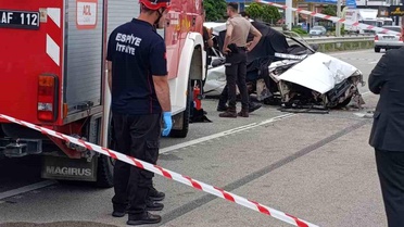 Espiye'de Park Halindeki Çekiciye Çarpan Araçta 1 Ölü, 1 Yaralı