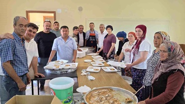 Gördes'te geleneksel köy hayrına yoğun ilgi