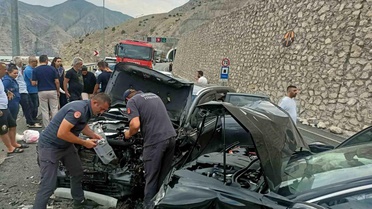 Pirinkayalar Tüneli çıkışında otomobiller kafa kafaya çarpıştı: 4 yaralı