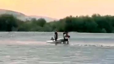 Batman'da suda mahsur kalan 2 kişi dalgıç ekiplerince kurtarıldı