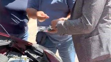 Cehennem Deresi Kanyonu'na gitmek isteyen ailenin aracı yolda kalınca yardımlarına belediye başkanı koştu