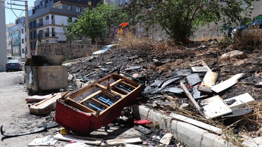 Karabağlar'da Yangın: İki Araç Zarar Gördü