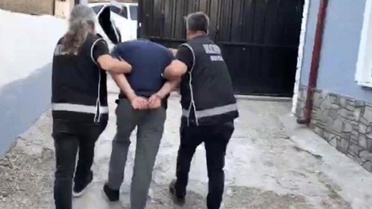 Vatandaşı canından bezdirmişlerdi! Bursa'da tefecilere şafak baskını