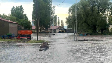 Kars'ta Sel; Yaşlı Çift Kurtarıldı