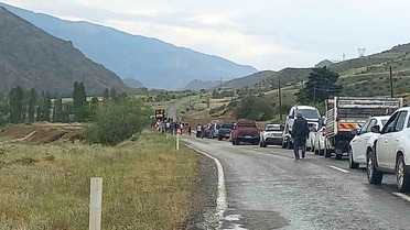 Oltu'da Sağanak Sel, Ulaşım Kesildi