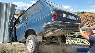 Vezirköprü'de Otomobil Fabrikaya Düştü