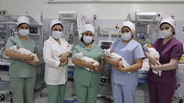 Özbekistan'da nadir görülen mucize: 32 yaşındaki kadın beşiz dünyaya getirdi