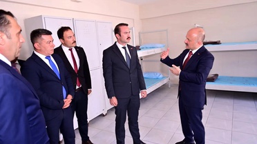 Vali Varol Geri Gönderme Merkezi'ni Ziyaret Etti