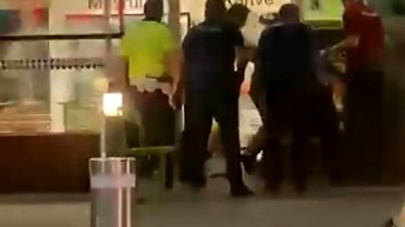 İzmir Havalimanı'nda Bıçaklı Şüpheli Yakalandı