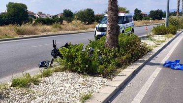 Ağaca çarpan motosikletin sürücüsü yaşam mücadelesini kaybetti