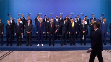 Aile fotoğrafına damga vuran an! Rutte espri yaptı, Rama'nın yüzü düştü