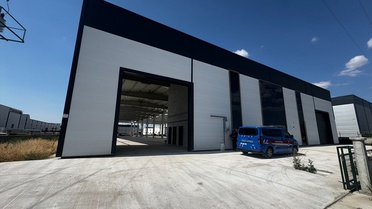Aksaray'da İşçi Çatıdan Düştü