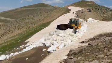Bitlis'te Karla Mücadele Devam Ediyor