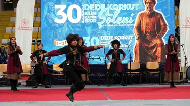 Dede Korkut Şöleni'nde 11 ülkeden 15 ekip sahne aldı