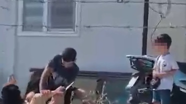 Hatay'da bıçaklı koca çocuklarının önünde eşini dövdü