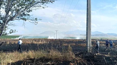 Karapınar'da Buğday Tarlasında Yangın