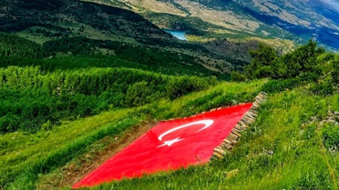 Hünkar Kalesi'ndeki Dev Türk Bayrağına Bakım Yapıldı