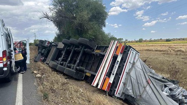 Tekirdağ'da Tır Devrildi: Sürücü Zarar Gördü