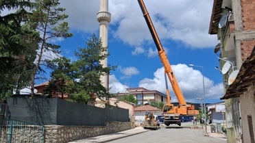 Artova'da Zarar Gören Minare Yıkıldı