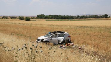 Diyarbakır'da Otomobil Şarampole Devrildi: 5 Yaralı