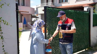Düzce'de atık yağ kampanyasına katılanlara sıvı yağ hediyesi