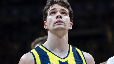 Fenerbahçe, milli basketbolcu Tarık Biberovic'e veda etti