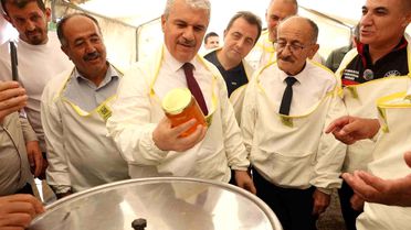 Konya'da geleneksel bal hasadı programı