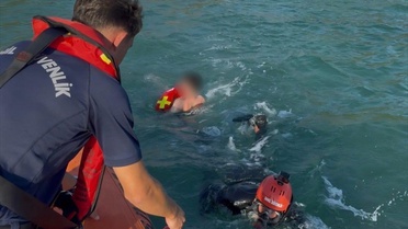 Kuşadası'nda Sörf Yapan İki Kişi Kurtarıldı